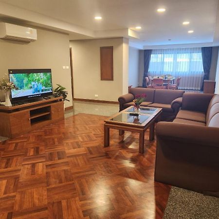 Апартаменти United Tower Thonglor By Aspira Бангкок Екстер'єр фото